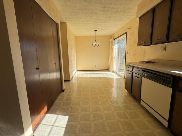 119 Salem Drive, Salem, IL 62881