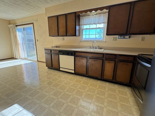 119 Salem Drive, Salem, IL 62881