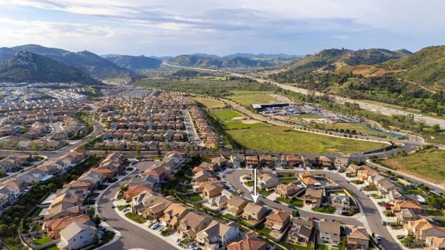 35875 Esperia Way, Fallbrook, CA 92028