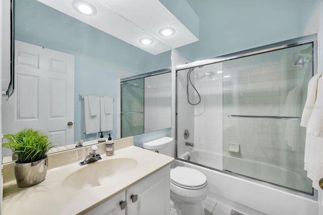 7266 ELEANOR CIRCLE 202, Sarasota, FL 34243