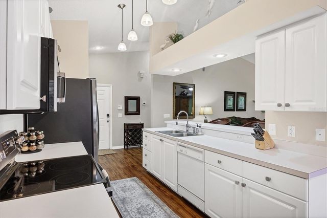 7266 ELEANOR CIRCLE 202, Sarasota, FL 34243