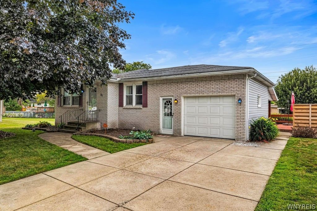 31 George Drive, West Seneca, NY 14224