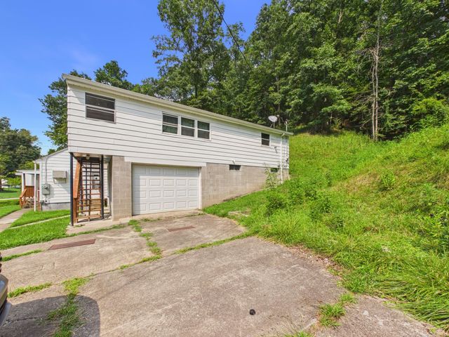 849 Grapevine Road, Huntington, WV 25701