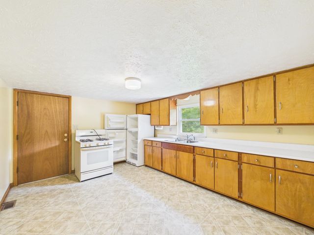 849 Grapevine Road, Huntington, WV 25701