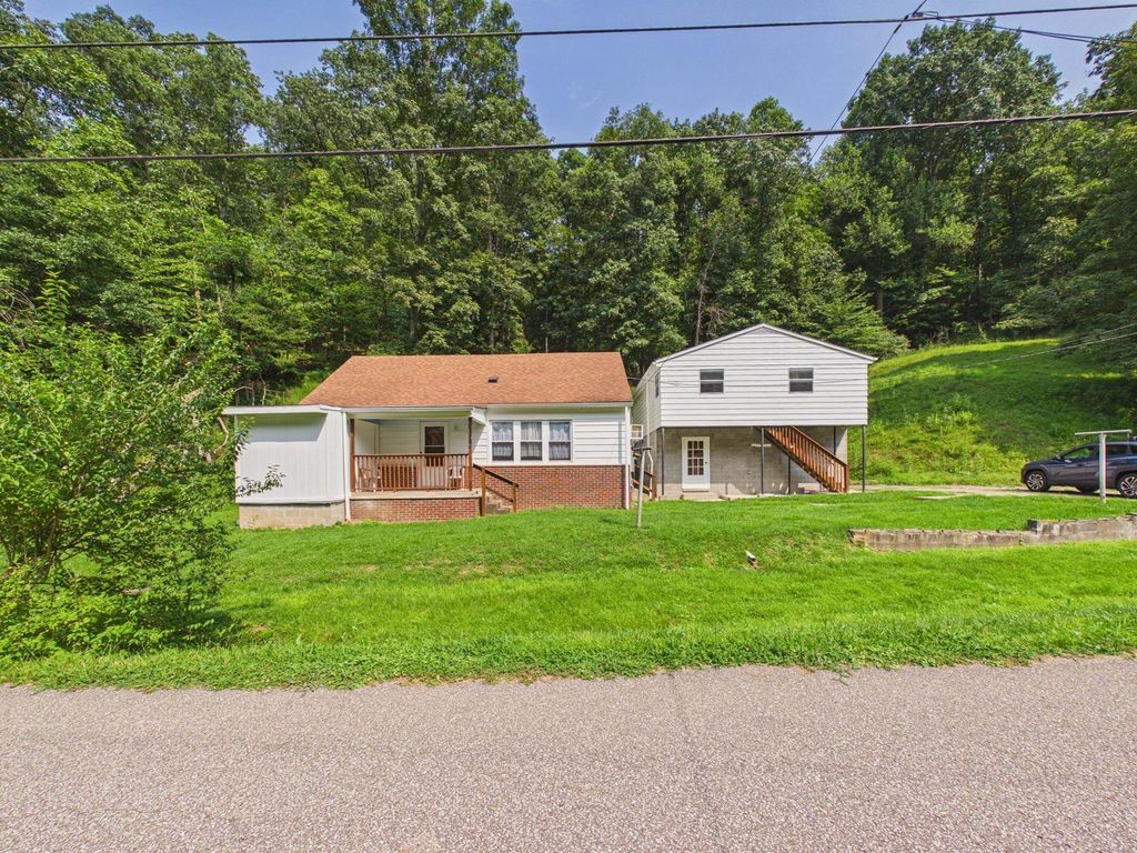 849 Grapevine Road, Huntington, WV 25701
