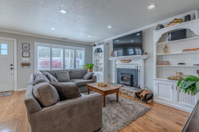 367 Seaside Drive, Pacifica, CA 94044