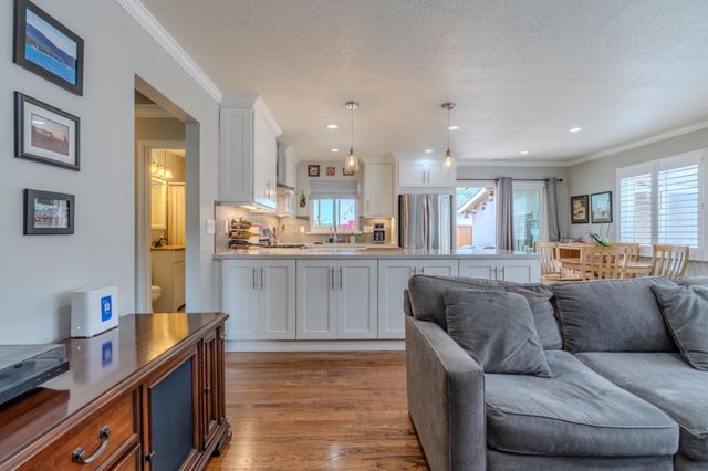 367 Seaside Drive, Pacifica, CA 94044