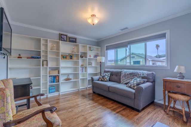 367 Seaside Drive, Pacifica, CA 94044