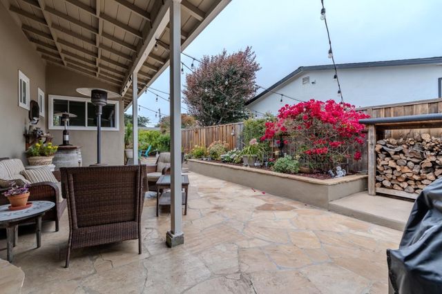 367 Seaside Drive, Pacifica, CA 94044