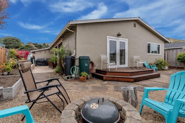 367 Seaside Drive, Pacifica, CA 94044