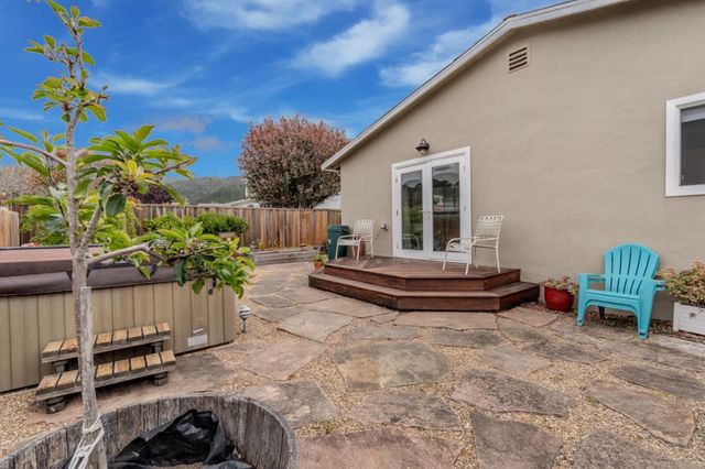 367 Seaside Drive, Pacifica, CA 94044