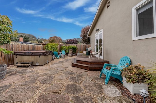 367 Seaside Drive, Pacifica, CA 94044