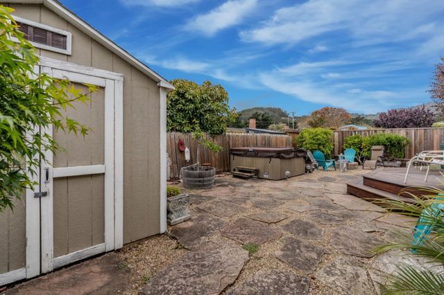 367 Seaside Drive, Pacifica, CA 94044