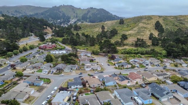 367 Seaside Drive, Pacifica, CA 94044