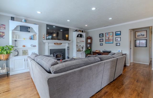 367 Seaside Drive, Pacifica, CA 94044