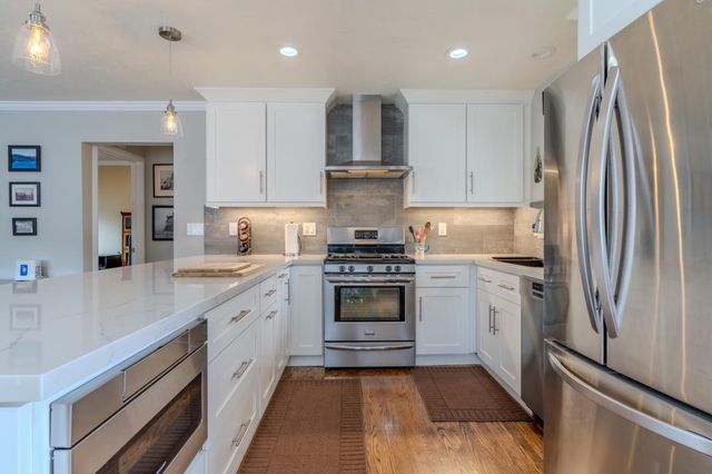 367 Seaside Drive, Pacifica, CA 94044