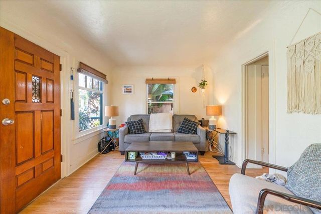 751 Yarmouth Court, San Diego, CA 92109