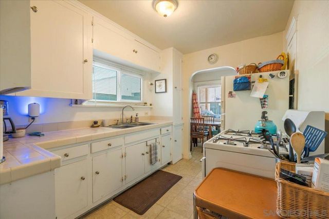 751 Yarmouth Court, San Diego, CA 92109