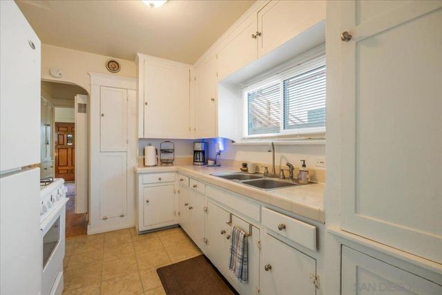 751 Yarmouth Court, San Diego, CA 92109