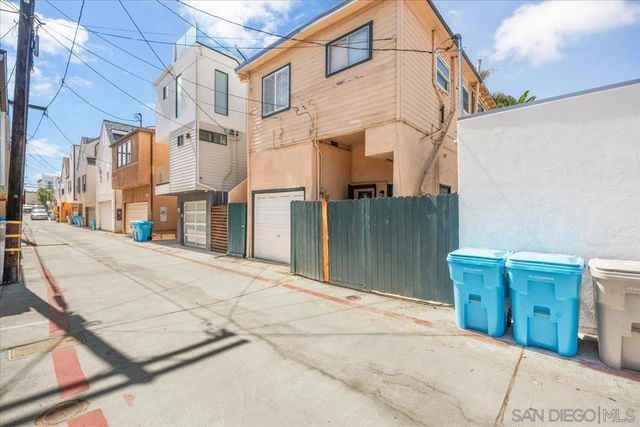 751 Yarmouth Court, San Diego, CA 92109