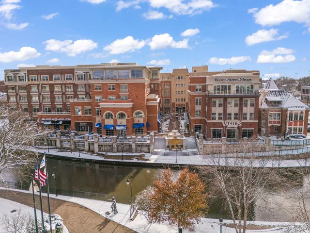 664 N Webster Street, Naperville, IL 60563