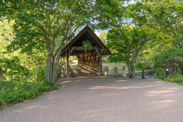664 N Webster Street, Naperville, IL 60563