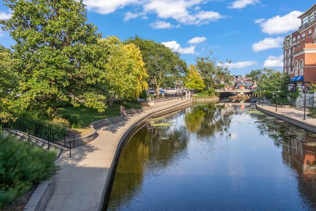 664 N Webster Street, Naperville, IL 60563