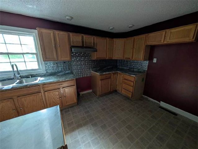 819 N Lincoln Avenue, Marshall, MO 65340