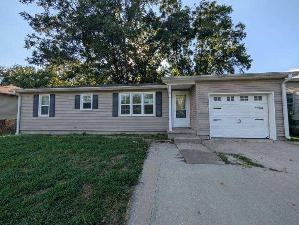 819 N Lincoln Avenue, Marshall, MO 65340