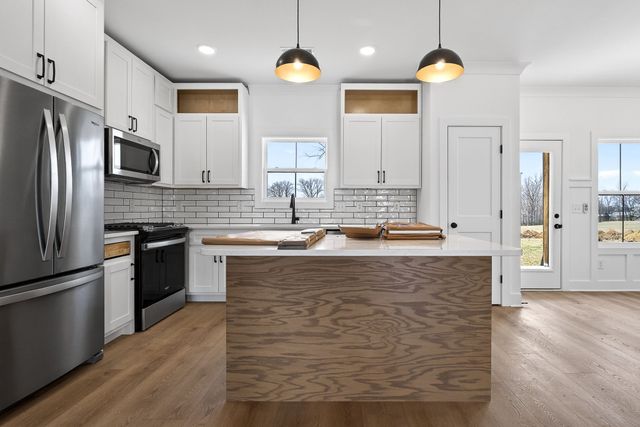 165 Cripps Ln, Smithville, TN 37166