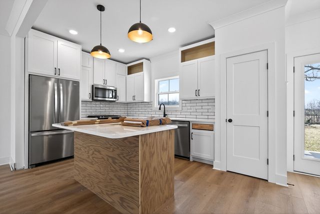 165 Cripps Ln, Smithville, TN 37166