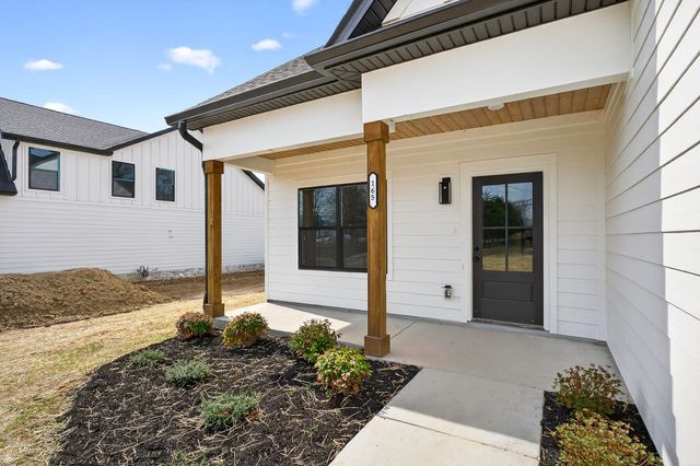165 Cripps Ln, Smithville, TN 37166