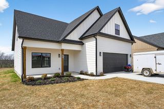 165 Cripps Ln, Smithville, TN 37166