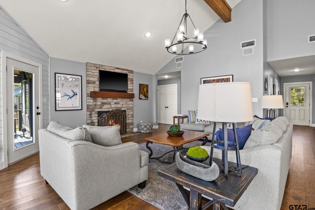 601 W Eagle Point Drive, Mt Vernon, TX 75457