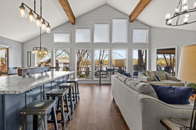 601 W Eagle Point Drive, Mt Vernon, TX 75457