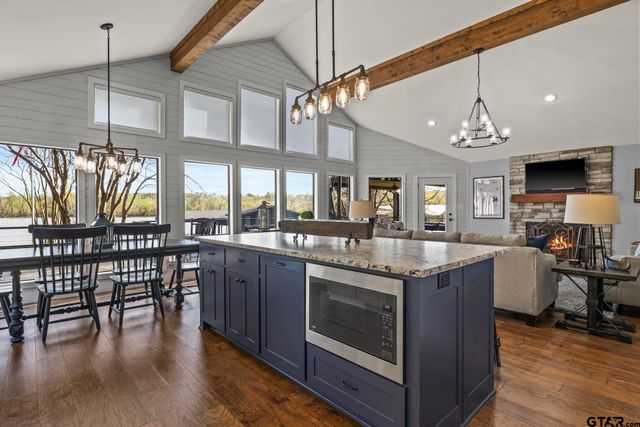 601 W Eagle Point Drive, Mt Vernon, TX 75457