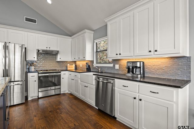 601 W Eagle Point Drive, Mt Vernon, TX 75457