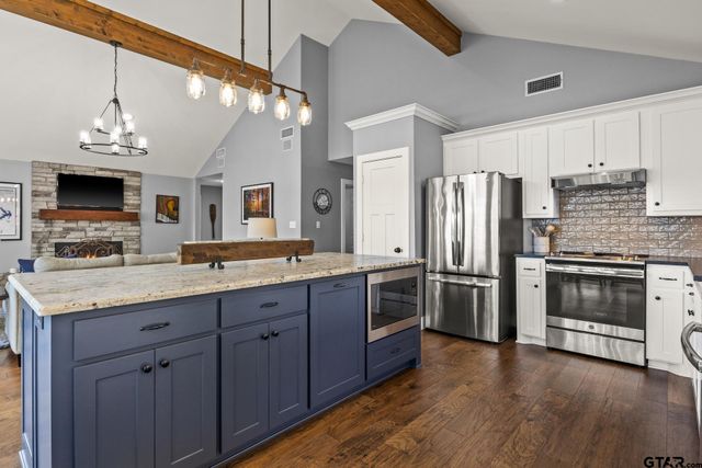 601 W Eagle Point Drive, Mt Vernon, TX 75457