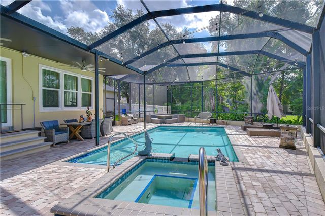 1009 EMERALD CREEK DRIVE, Valrico, FL 33596