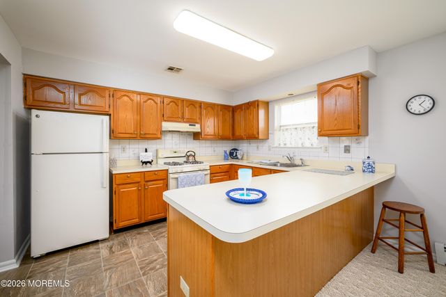 13 Kendal Drive, Toms River, NJ 08757
