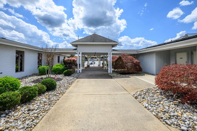 13 Kendal Drive, Toms River, NJ 08757