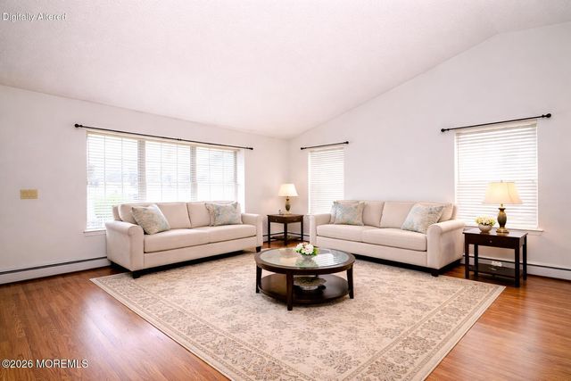 13 Kendal Drive, Toms River, NJ 08757
