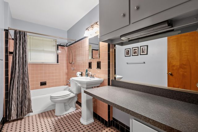 1 Locust Place, Portage, IN 46368