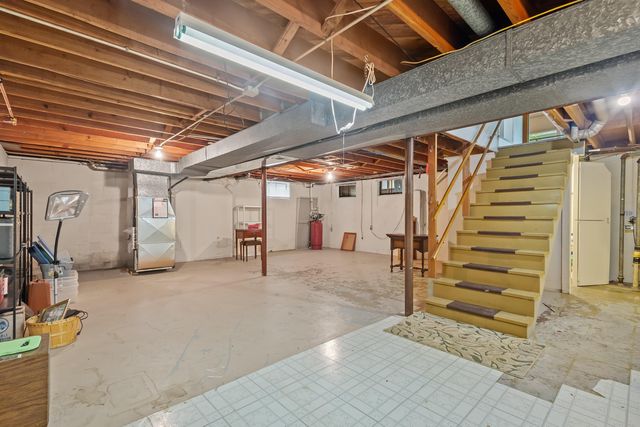 1 Locust Place, Portage, IN 46368
