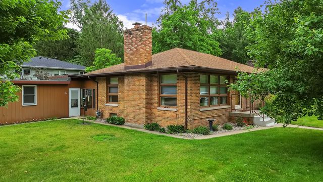 1 Locust Place, Portage, IN 46368