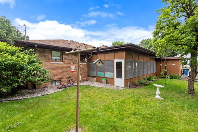 1 Locust Place, Portage, IN 46368