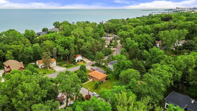 1 Locust Place, Portage, IN 46368