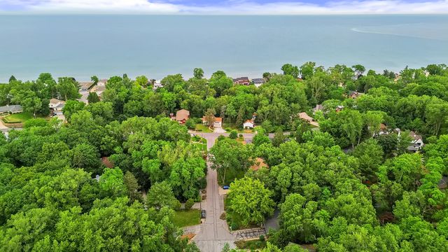 1 Locust Place, Portage, IN 46368