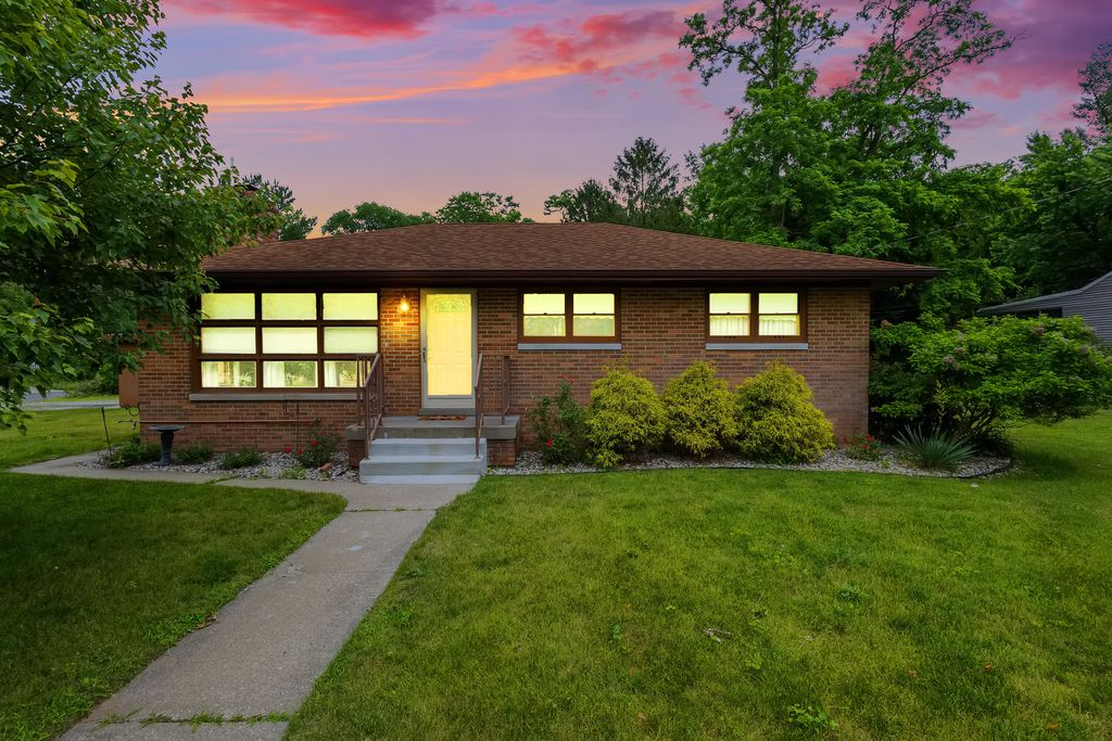 1 Locust Place, Portage, IN 46368
