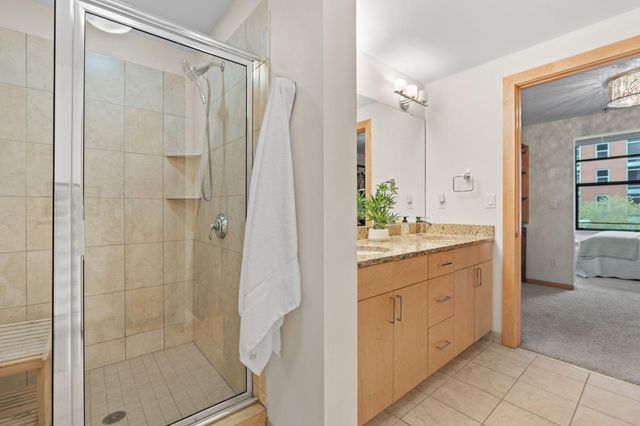 215 10th Avenue S 207, Minneapolis, MN 55415